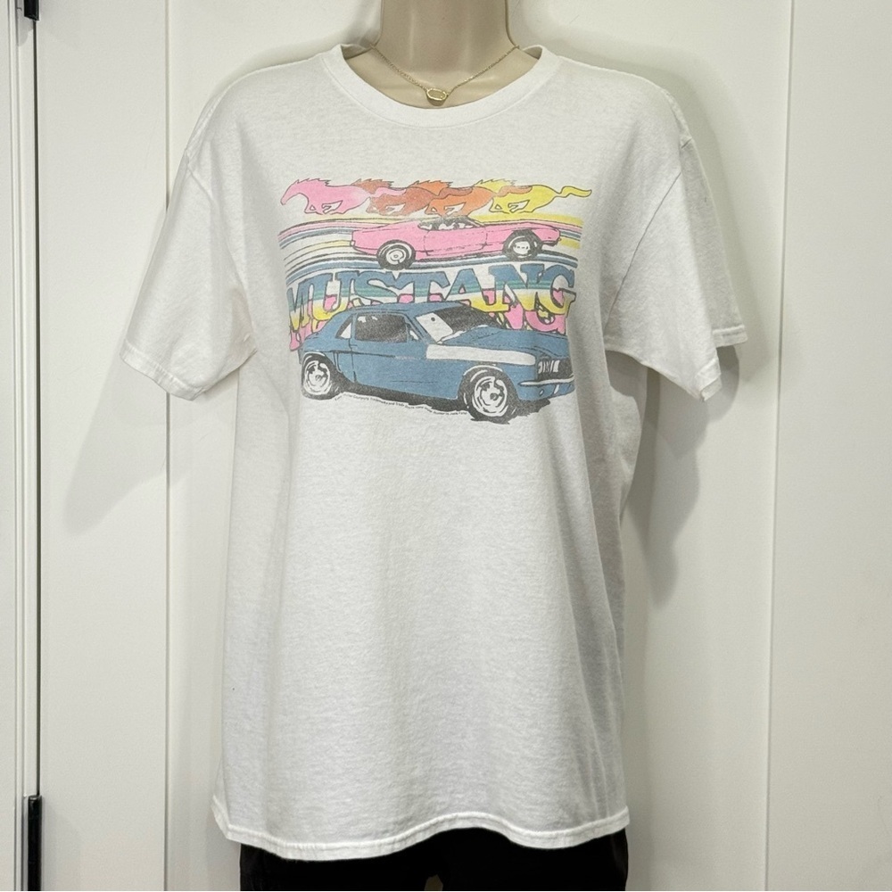Junk Food Tees Mustang T-Shirt Throwback Graphic White Small Retro Streetwear - Picture 3 of 8